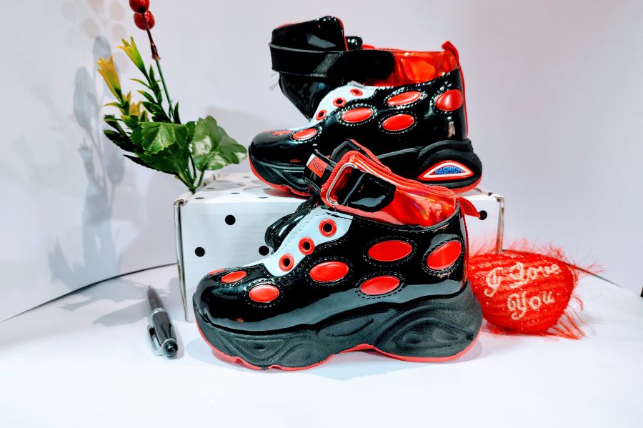Service Children s sneakers